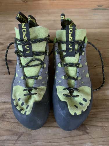 Green Lightly Used Adult Men's Size 11 (Women's 12) La Sportiva Tarantulace Climbing Shoes