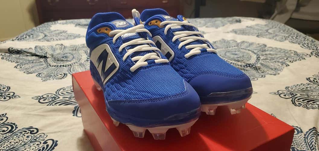 New Balance Youth Cleats Size 6.0 (Women's 7.0) Molded Cleats New Balance