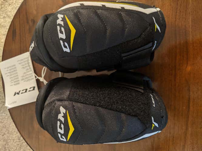 New Senior Small CCM Tack 2052 Elbow Pads