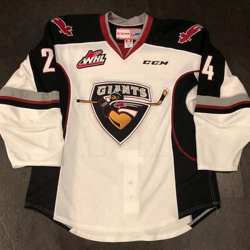 GAMEWORN 2018/19 CCM Vancouver Giants BARBERIS Road Jersey Sz 54