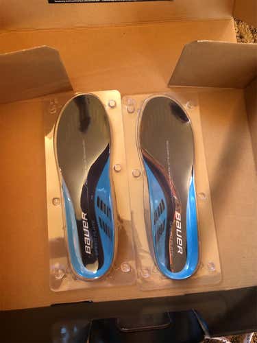 Senior Bauer Speed Plate Regular Width  Size 8 Hockey Skates