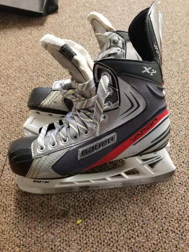 Used Senior Bauer Vapor X2.0 Hockey Skates Regular Width Size 9