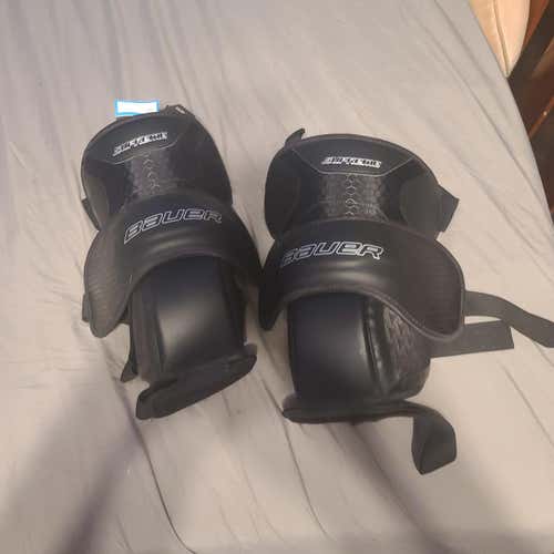 New Bauer supreme s18 knee pads senior