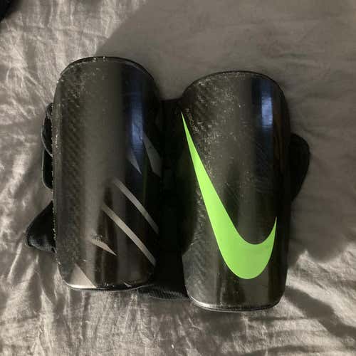 Nike Mercurial lite Shin Guards
