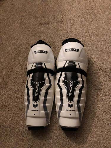 Senior CCM Tacks 1052 Shin Pads