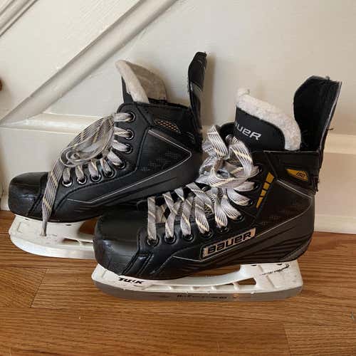 Youth Bauer Supreme 150 Size 3.5 Hockey Skates