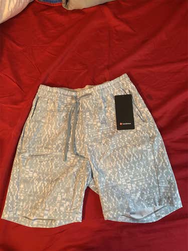 Men’s Lululemon Bowline Vent mesh 8” Short