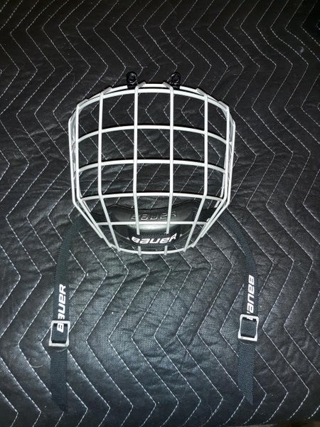 New Medium Senior Hockey Facemask