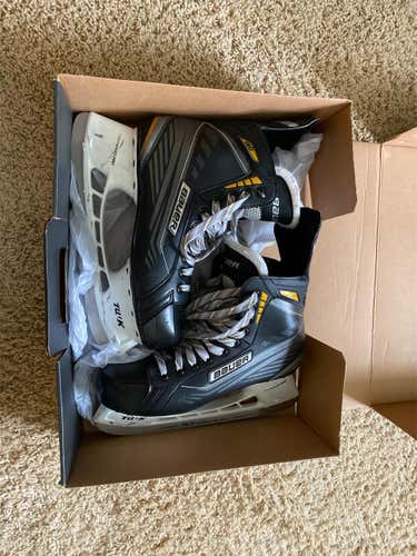 Senior Bauer Supreme 150 Regular Width  Size 9.5 Hockey Skates