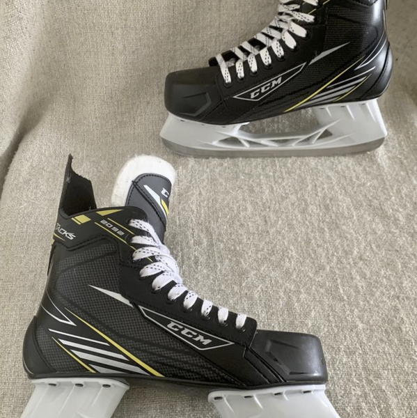 Used Senior CCM Tacks 2092 Hockey Skates Size 8