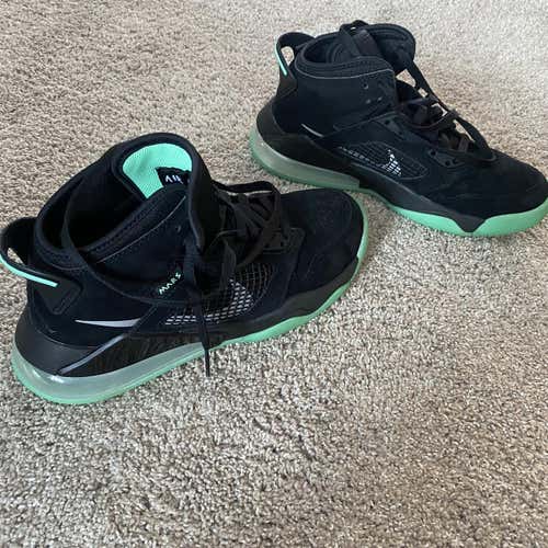 Black Men's Size 6.5 (Women's 7.5) Air Jordan Shoes