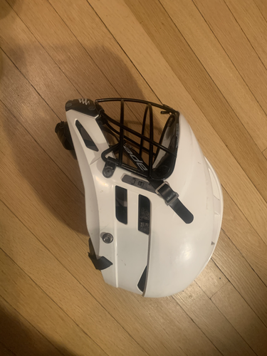 White Used Youth Player's Cascade Cs Helmet