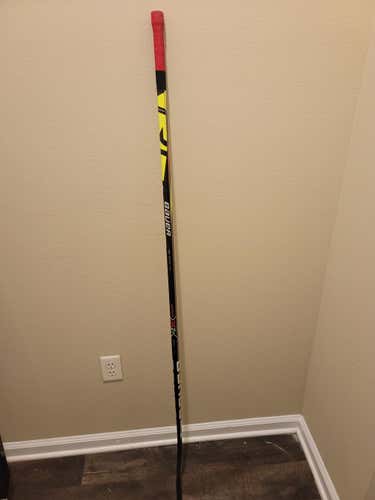 Intermediate Used Right Handed Bauer Vapor X2.7 Hockey Stick Mid Pattern