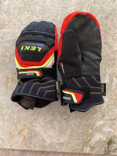Black Youth Small Leki