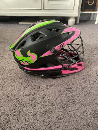 New Lizards Men’s Lacrosse Breast Cancer Awareness Cascade R Helmet