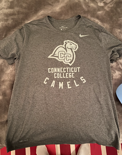 Connecticut College Men's XL Nike Dri Fit Shirt