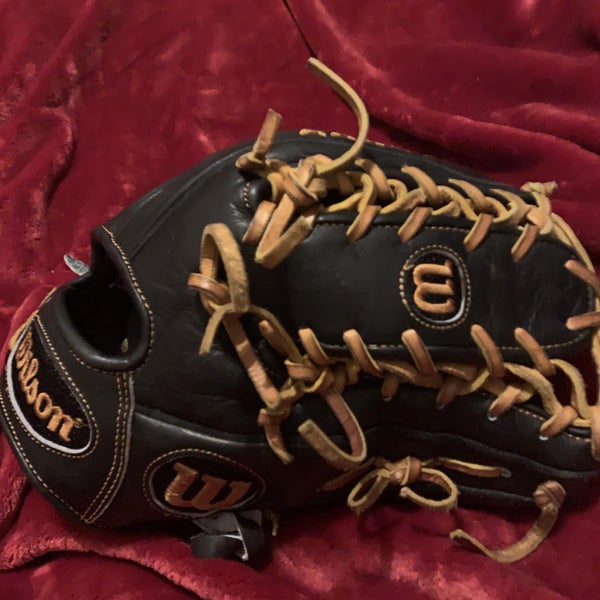 High School/College Right Hand Throw A2000 11.75" Baseball Glove