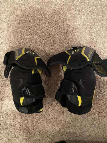 Used Senior Small Bauer Supreme 1S Elbow Pads