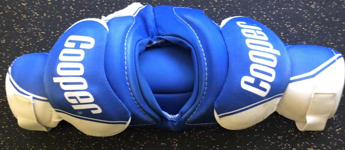 Used Senior Medium Bauer Shoulder Pads