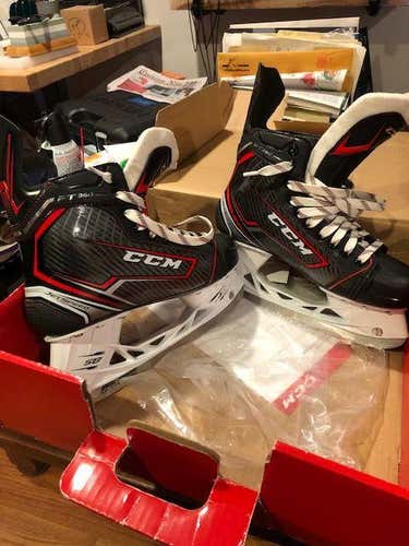 Used Senior CCM JetSpeed FT360 Hockey Skates Wide Width Size 7