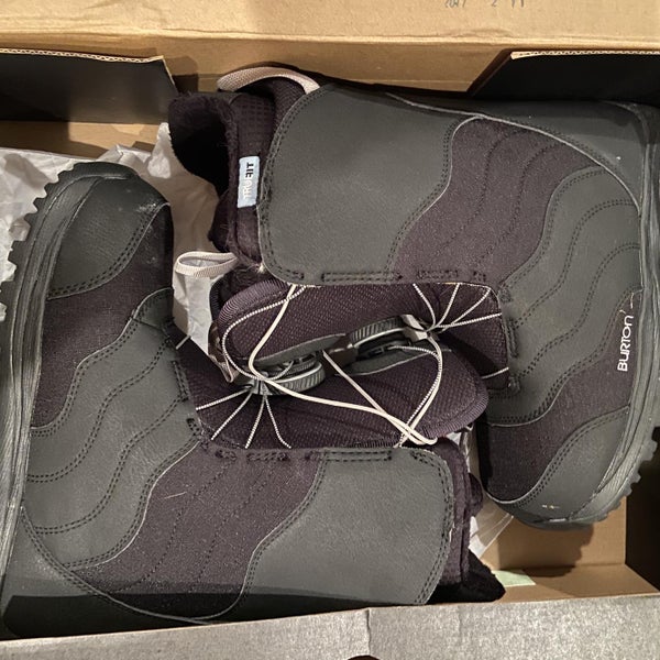 Women's Size 5.0 (Women's 6.0) Burton Mint Boa Snowboard Boots