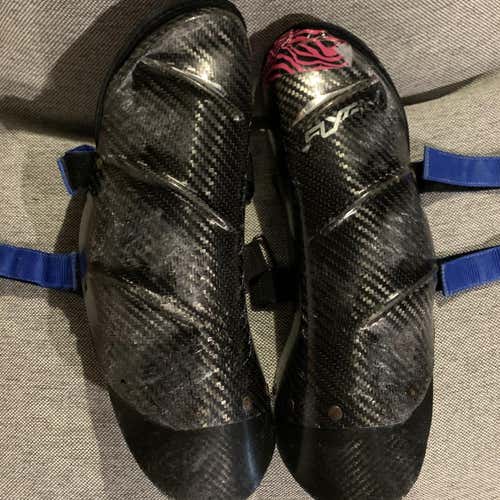 Medium/Large Carbon Slytech Shin Guard