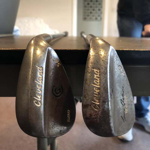 Men's Right Handed Cleveland 588 56 And 60 Degree Wedges