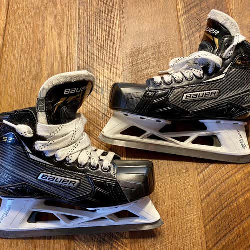 Junior Bauer Supreme S27 Regular Width Size 4 Hockey Goalie Skates