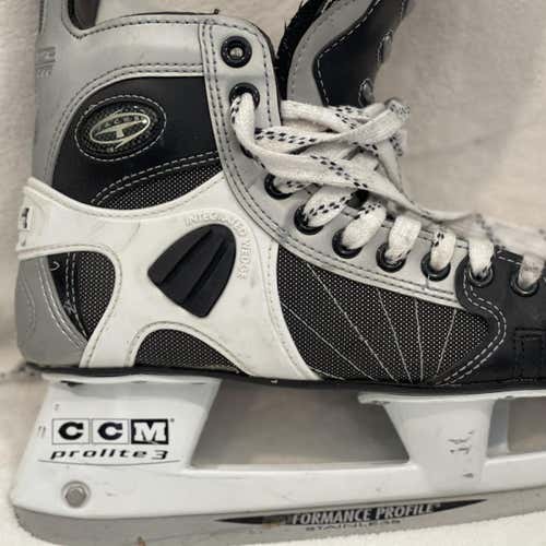 Junior CCM Ultra Tacks Wide Width Size 5.5 Hockey Skates