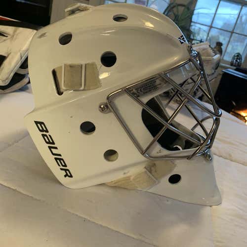 White Senior Bauer 960XPM Goalie Mask