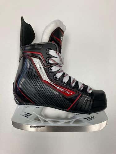 New Youth CCM JetSpeed Hockey Skates Regular Width Size 12