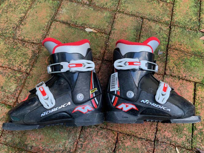 Nordica Used Kids Ski Boots 234mm