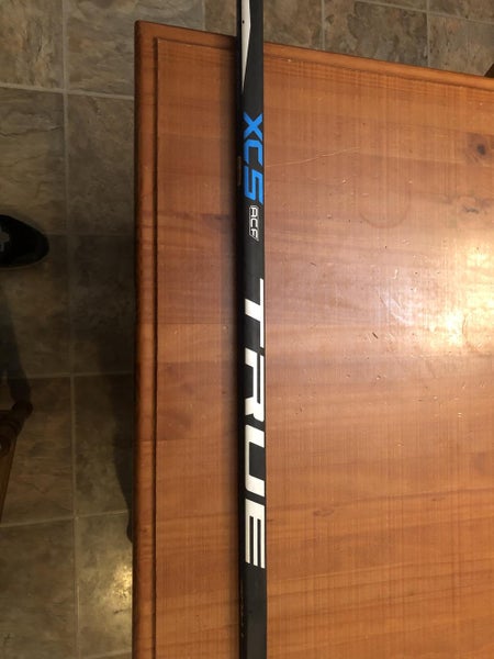 Used Youth True Right Handed XC5 ACF Hockey Stick Toe Pattern