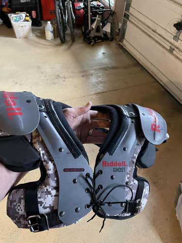 Used Medium Riddell Ghost Shoulder Pads