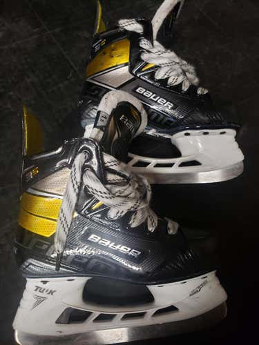 Used Junior Bauer Supreme 3S Hockey Skates Regular Width Size 1.5