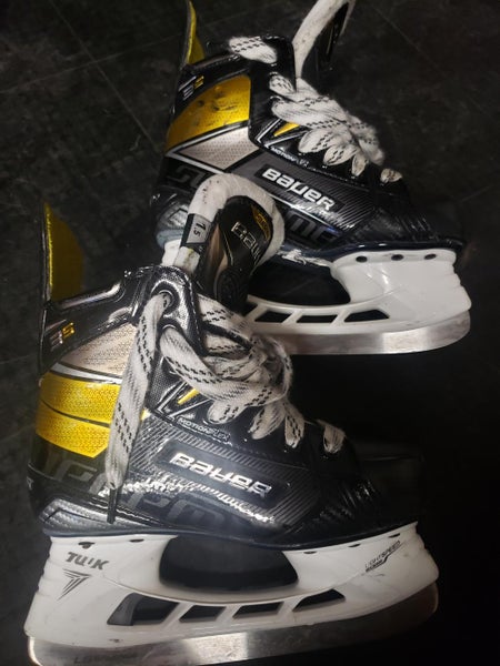 Used Junior Bauer Supreme 3S Hockey Skates Regular Width Size 1.5