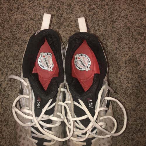 White Men's New balance CompV1 Cleats