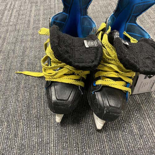 Junior Bauer Nexus 8000 Regular Width Size 4 Hockey Skates