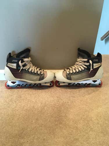 Senior Bauer VAPOR XG LITE  Size 7.5 Hockey Goalie Skates