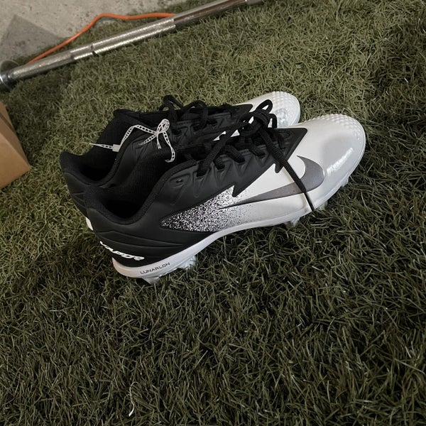 New Nike Vapor Baseball Cleats (size 8)