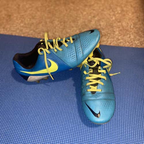 Men's Size 10 (Women's 11) Nike Ctr360 Maestri iii Cleats