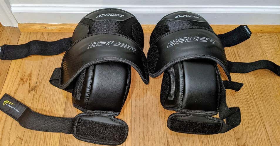 Used Bauer Supreme Jr knee guards 37.5