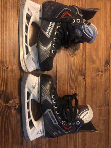 Youth Bauer Vapor x:20 Extra Wide Width Size 2.5 Hockey Skates