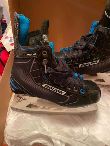 Senior Bauer Nexus N7000 Regular Width Size 7 Hockey Skates