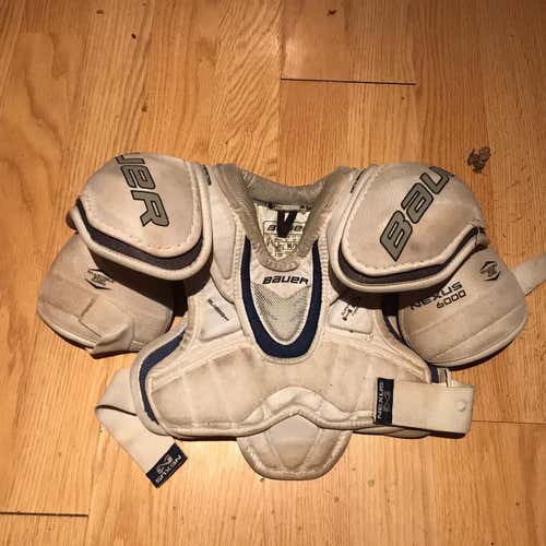 Junior Medium Bauer Nexus 6000 Shoulder Pads