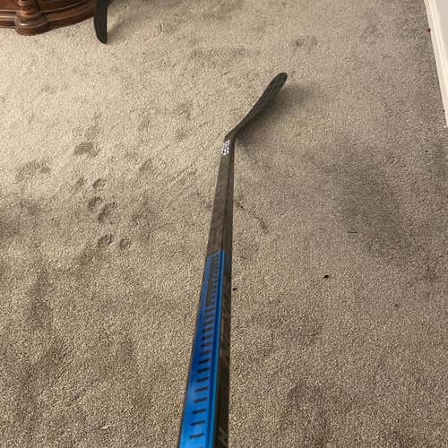 Senior Right Handed Nexus 2N Pro Mid Pattern Pro Stock Hockey Stick