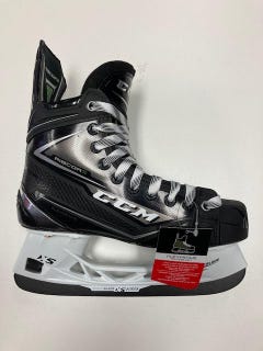 New Junior CCM Ribcor 80K Hockey Skates Regular Width Size 4.5
