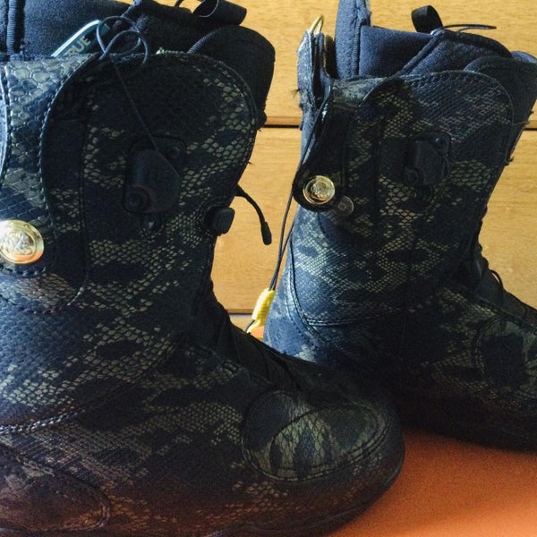 Women's Size 6.5 (Women's 7.5) Burton Adjustable Flex Snowboard Boots