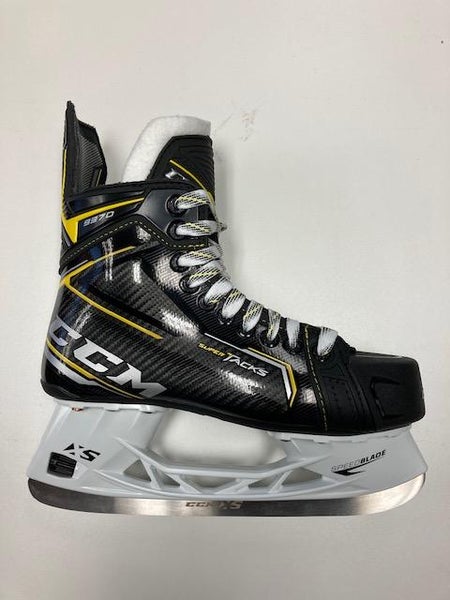 New Senior CCM Super tacks 9370 Hockey Skates Regular Width Size 8