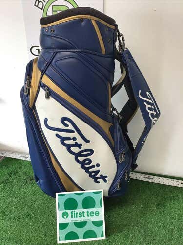 Titleist Golf Smaller Size Staff Style Bag With Rain Hood
